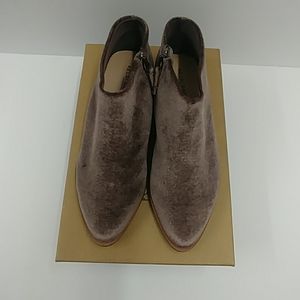 Kelsi Dagger Brooklyn Taupe Valvet Bootie size 7